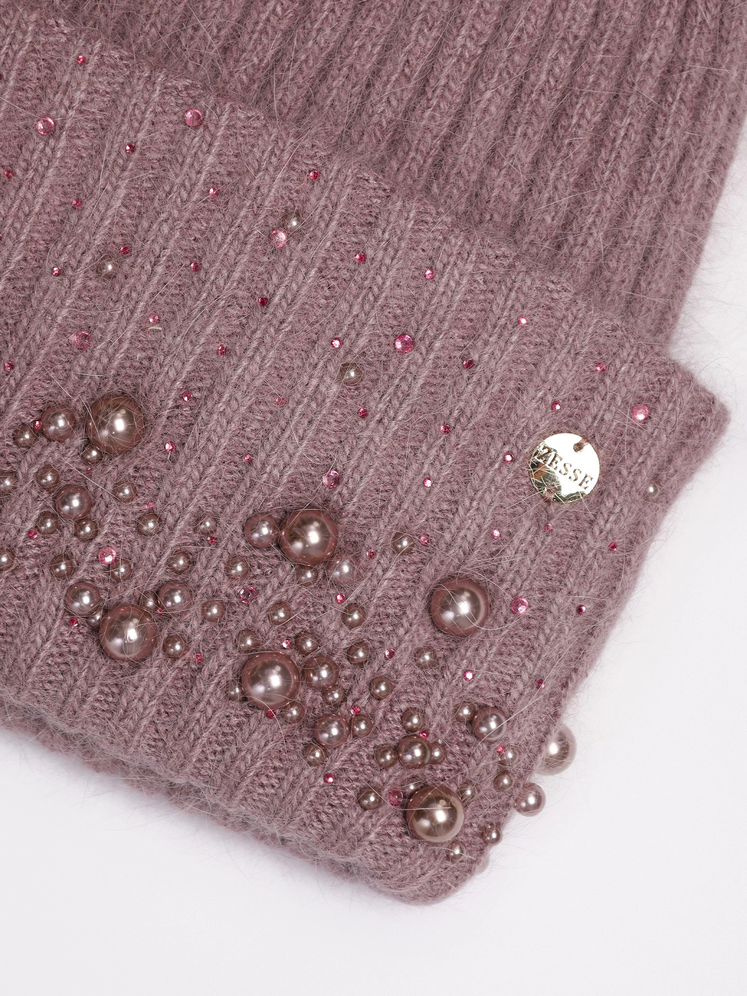 Шапка-бини двойная с отворотом декорированная стразами и бусинами в ассортименте